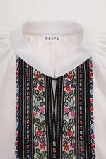 Сукня Свобода на білому льоні з кольоровою вишивкою - Image 4